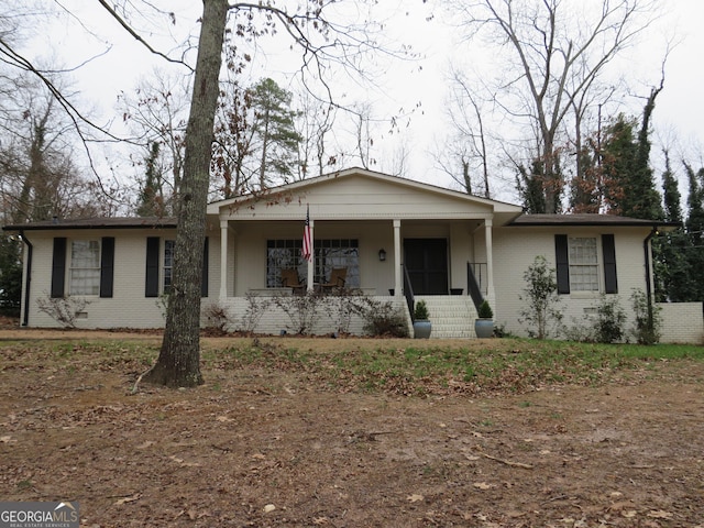 ranch-style house featuring covered porch