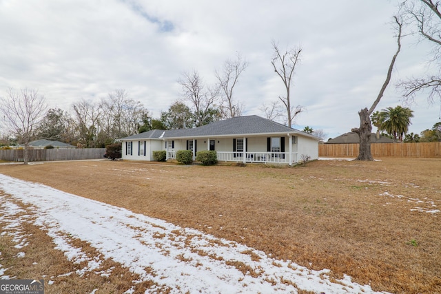 single story home featuring a porch and a lawn