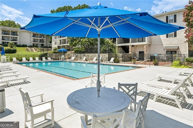 view of swimming pool featuring a patio