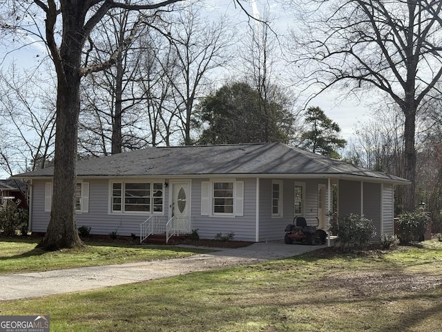 single story home featuring a front yard