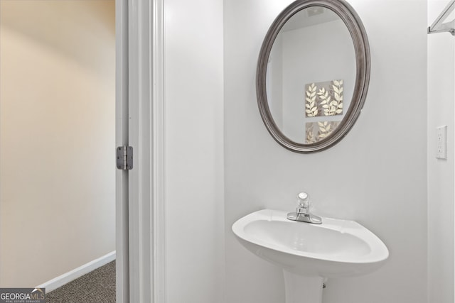 bathroom featuring sink