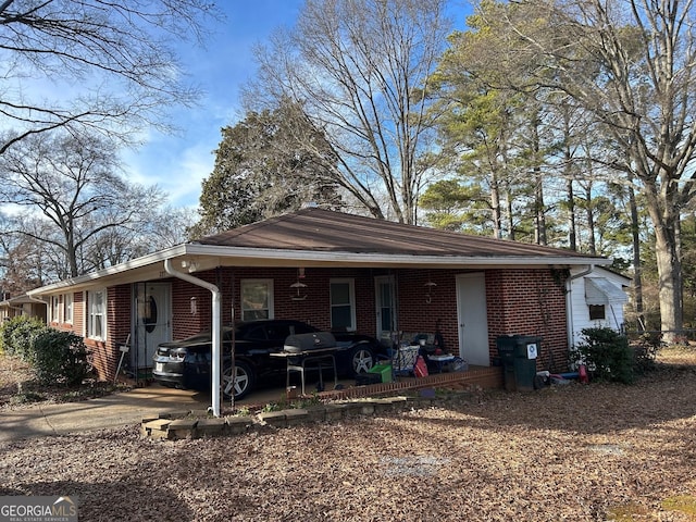 single story home featuring a carport