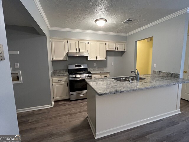 kitchen featuring sink, white cabinets, kitchen peninsula, stainless steel gas range oven, and a textured ceiling