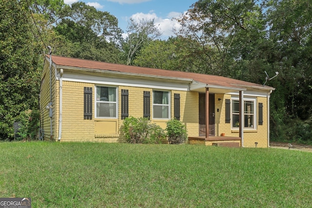 view of front facade with a front yard