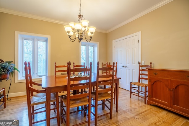 dining area featuring crown molding, a wealth of natural light, and light wood-type flooring