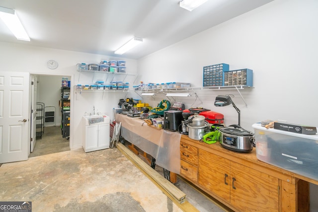 kitchen featuring concrete flooring and sink