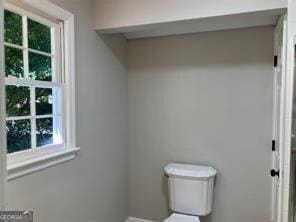 bathroom featuring toilet