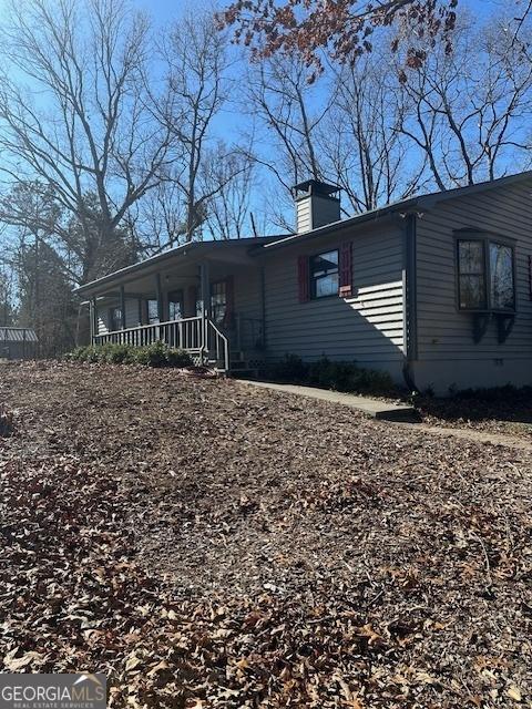 view of front of property featuring covered porch