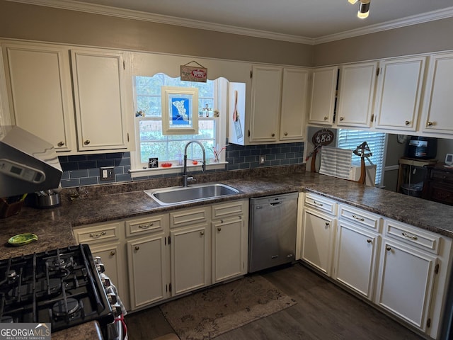 128 Byron Plantation Rd, Albany, GA 31721 - kitchen featuring dark wood finished floors, black gas range, dishwasher, and a sink