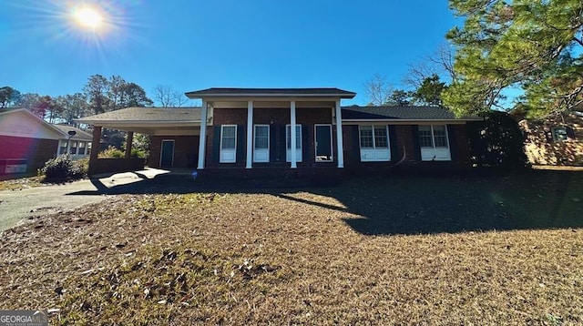 view of front of home featuring a carport