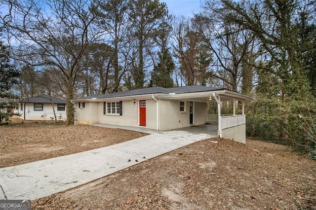 view of front of house featuring a carport