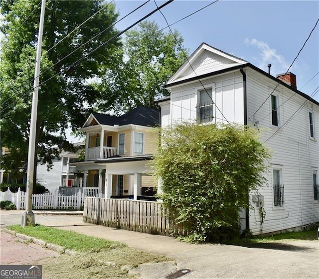 view of front of house featuring a balcony and covered porch