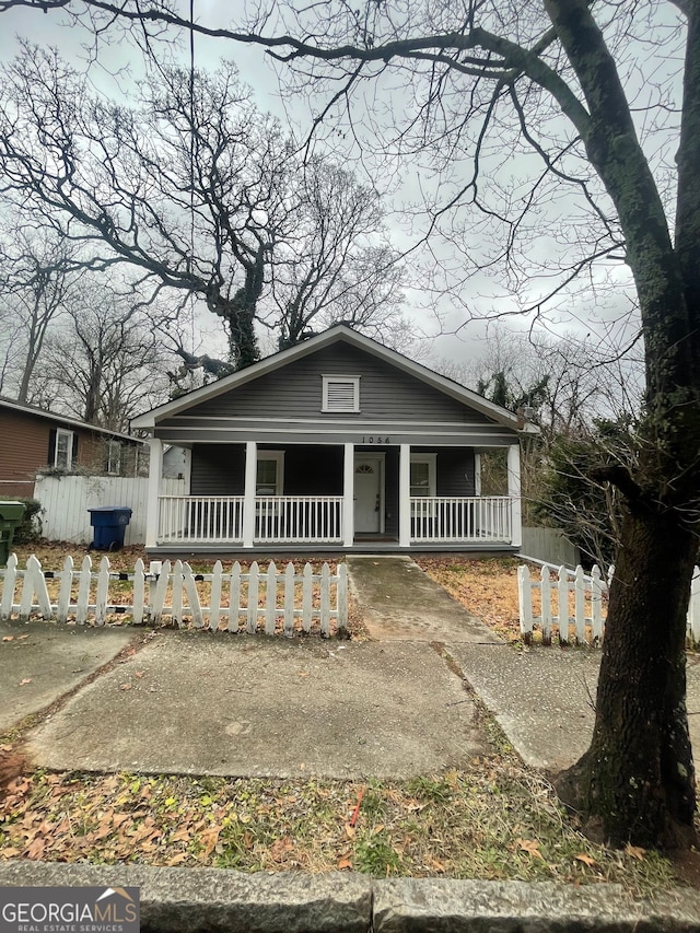 view of front of property featuring covered porch