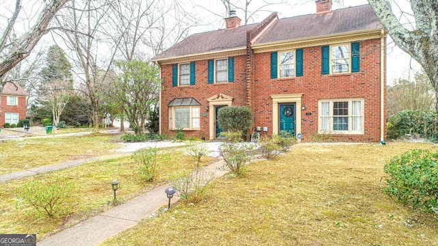 view of front facade with a front lawn