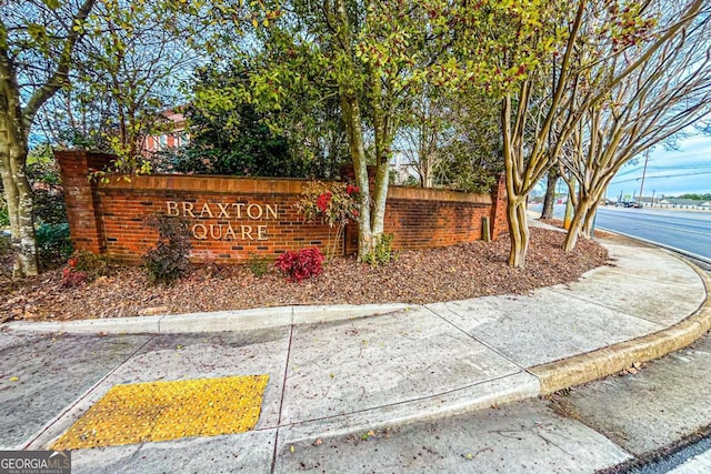 view of community / neighborhood sign