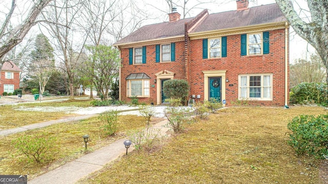 view of front of property with a front yard