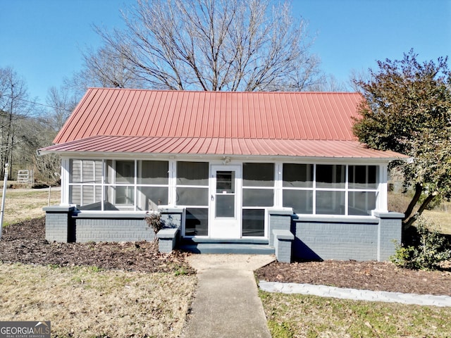 view of front facade with a sunroom