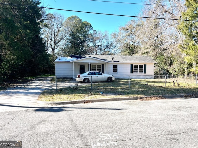 view of front facade with a front yard