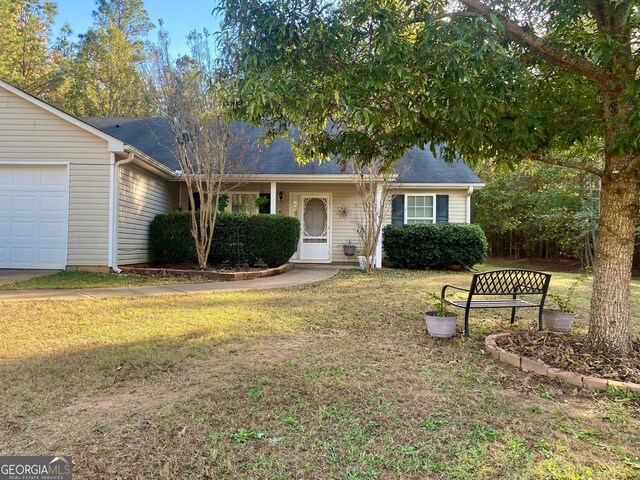 view of front facade with a garage and a front yard