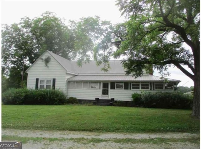 view of front of home with a front yard