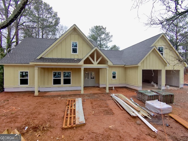 view of front facade featuring a garage