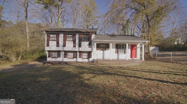 view of front facade with a front yard and covered porch