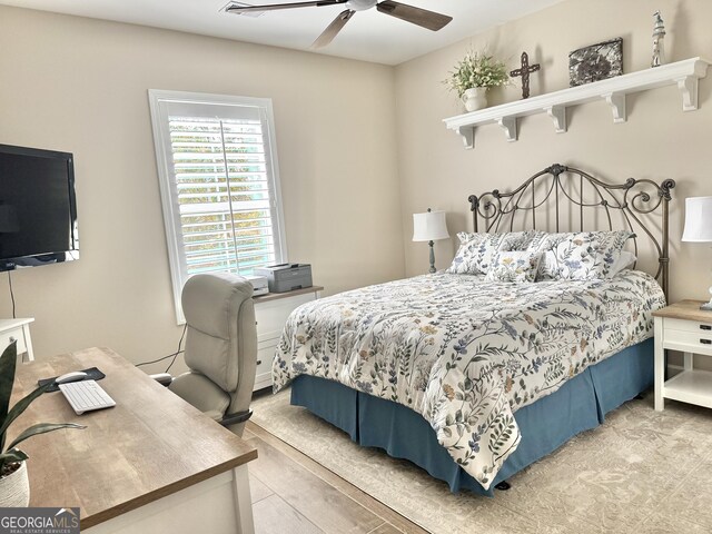 bedroom with ceiling fan