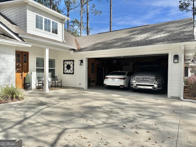 garage featuring a porch