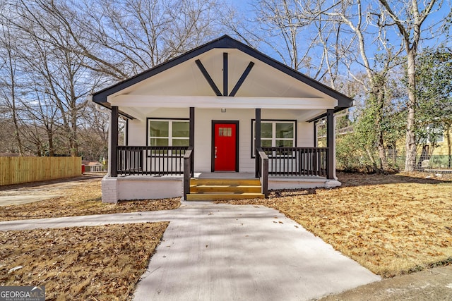 588 S Broad St, Toccoa, GA 30577 - view of front facade featuring a porch