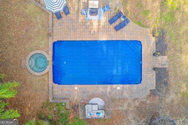 view of swimming pool