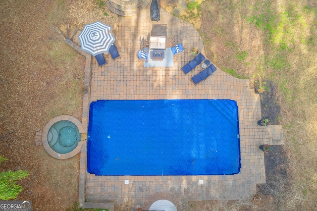 view of swimming pool