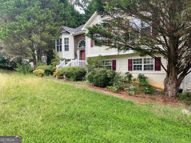 view of front of home with a front yard