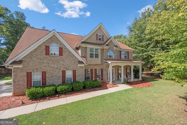 view of front of property with a front lawn and a porch