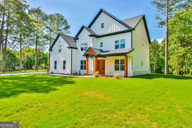 view of front of house with a front lawn