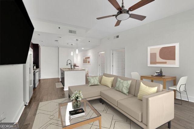 1080 Peachtree St NE Unit 804, Atlanta, GA 30309 - living area featuring wood finished floors, ceiling fan, baseboards, and visible vents
