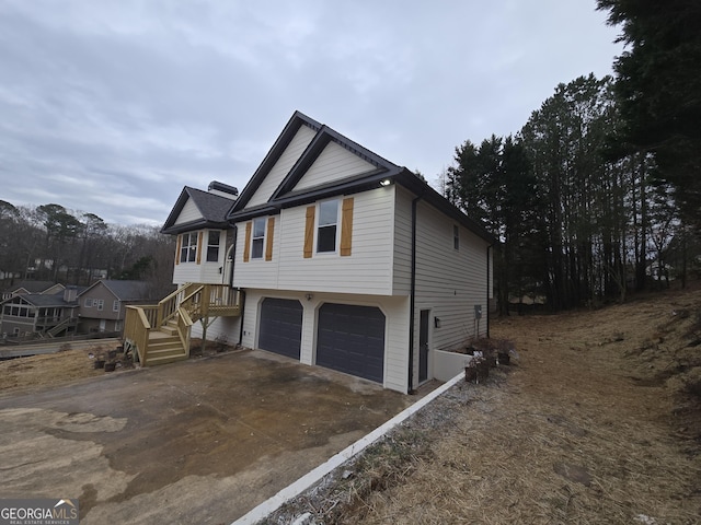 view of front facade featuring a garage