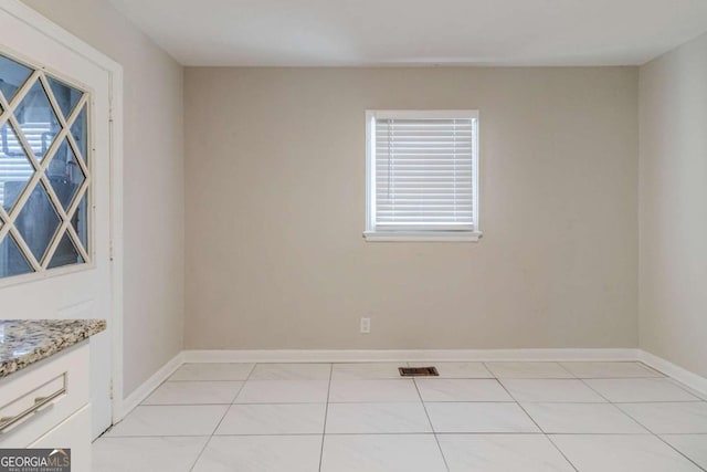 empty room featuring light tile patterned flooring