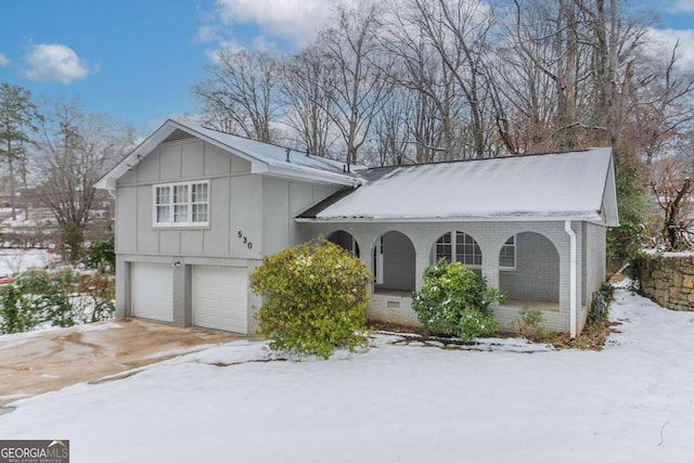 view of front of house featuring a garage