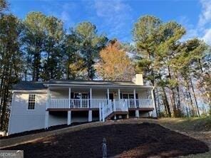 farmhouse featuring covered porch