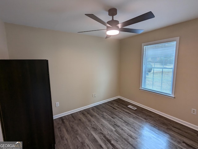 empty room featuring dark hardwood / wood-style floors and ceiling fan