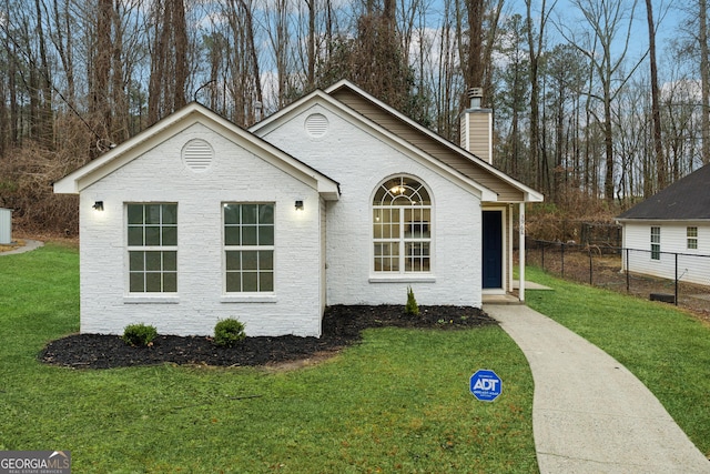 view of front of house featuring a front yard