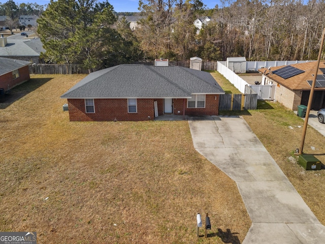 view of front facade featuring a front yard