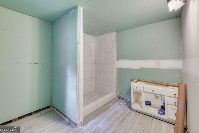 bathroom featuring a shower