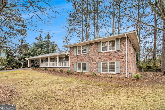 view of front of home featuring a front yard and covered porch