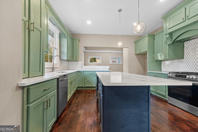 kitchen with sink, decorative light fixtures, stainless steel appliances, and backsplash