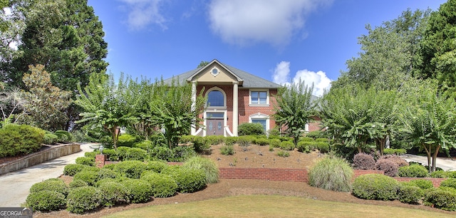 view of front of house featuring a front yard