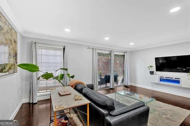 living room with a wealth of natural light, baseboards, and wood finished floors