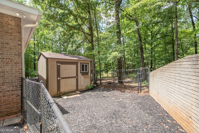 view of yard with a storage unit