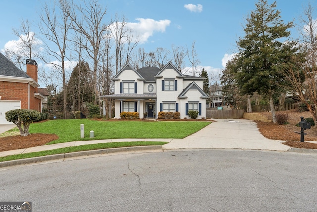 view of front of property featuring a front yard