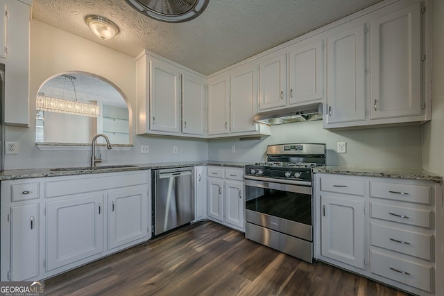 kitchen with sink, white cabinetry, a textured ceiling, dark hardwood / wood-style flooring, and stainless steel appliances